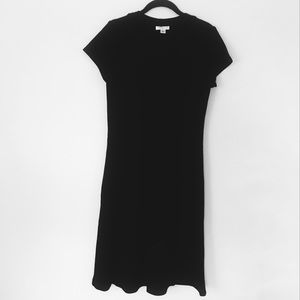 Simple black knee-length textured black dress